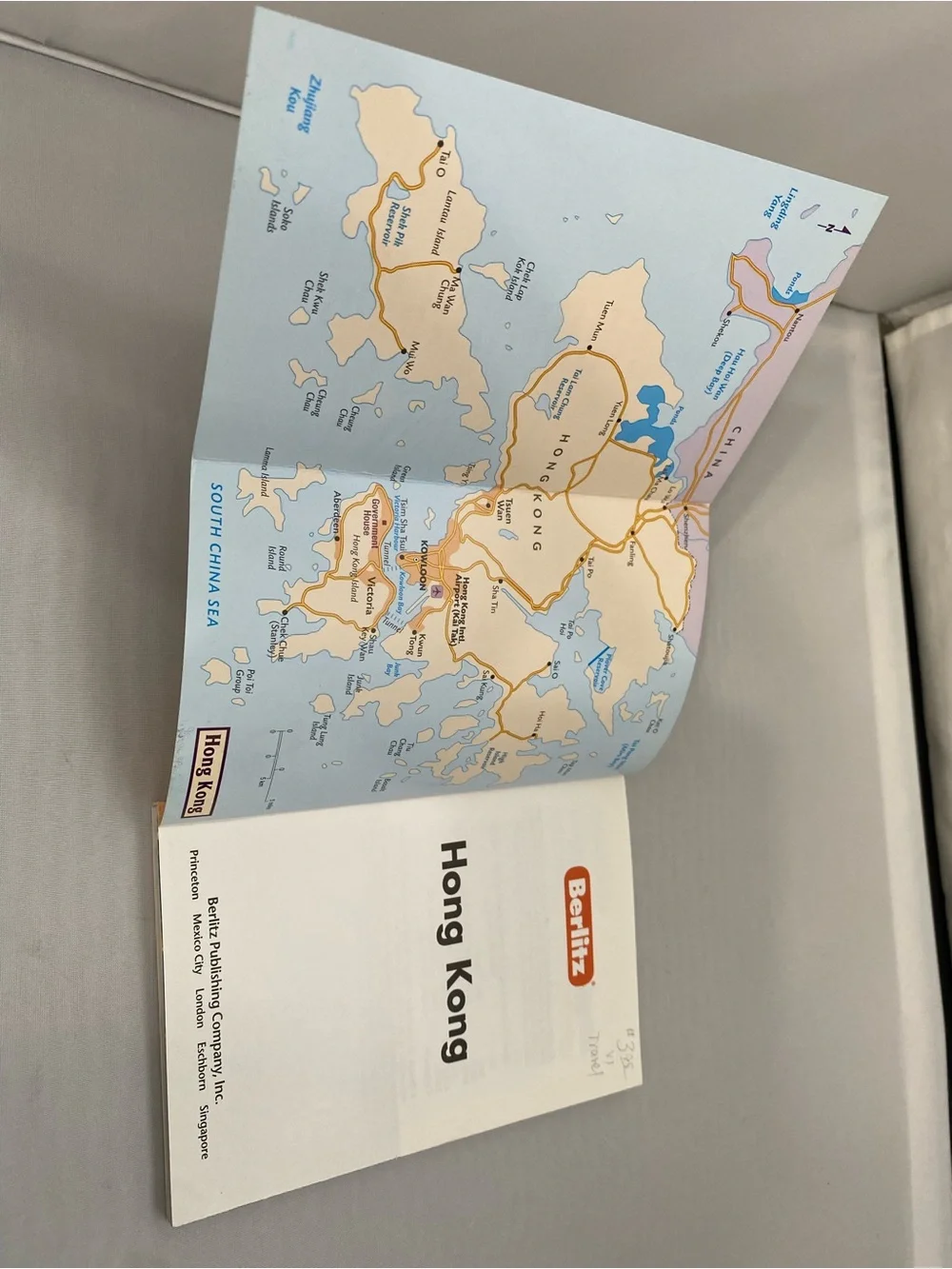 Hong Kong Pocket Guide - Yellow and Black